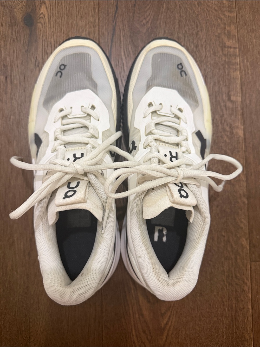 On THE ROGER Pro 2 multi court tennis shoe